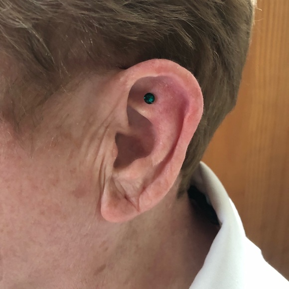 Stress Relief Green Earring Magnet Acupressure - Picture 1 of 4